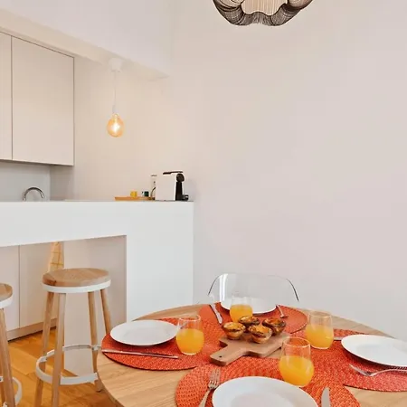 Modern Portuguese 1 Bedroom In Belem Apartament