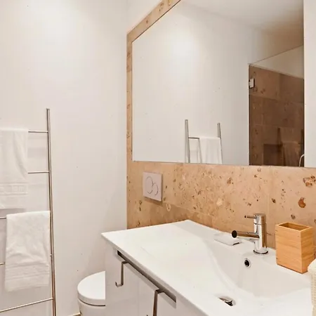 Modern Portuguese 1 Bedroom In Belem Apartament