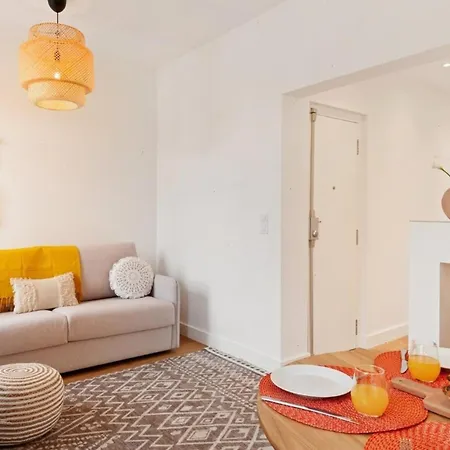 Modern Portuguese 1 Bedroom In Belem Apartament
