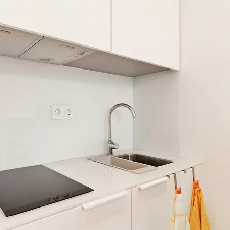Modern Portuguese 1 Bedroom In Belem Apartman