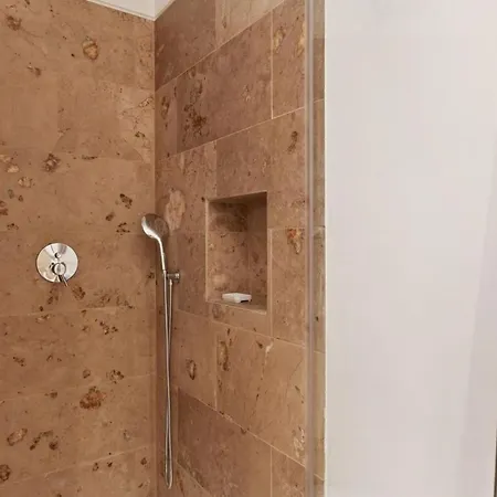 Modern Portuguese 1 Bedroom In Belem